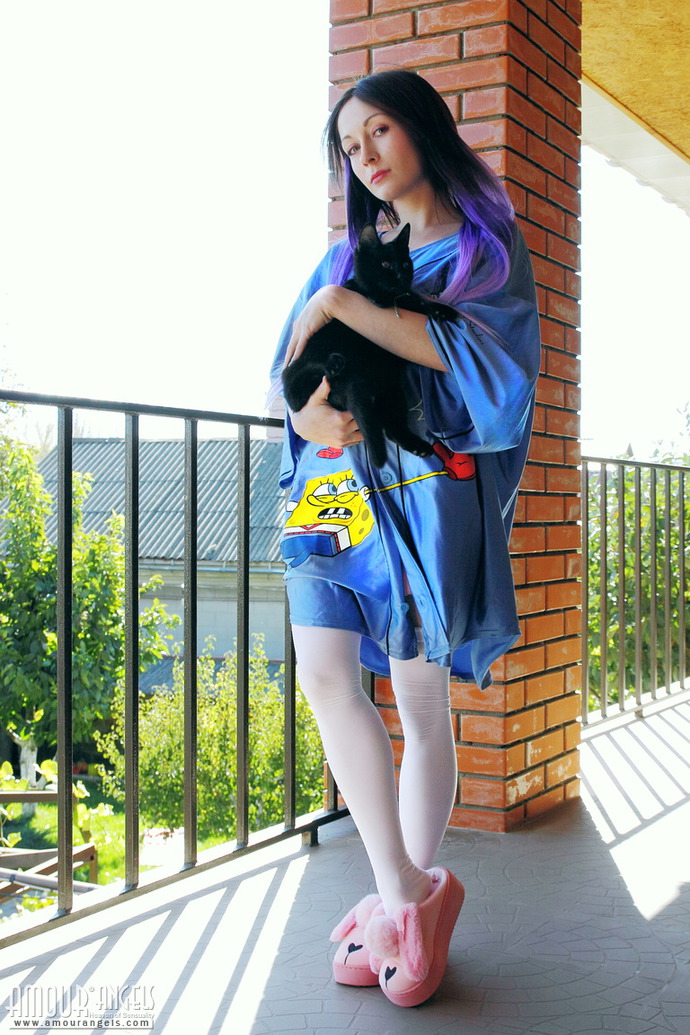 Emo girl shows everything 01