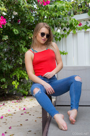 STEFANY'S STUNNING JEANS