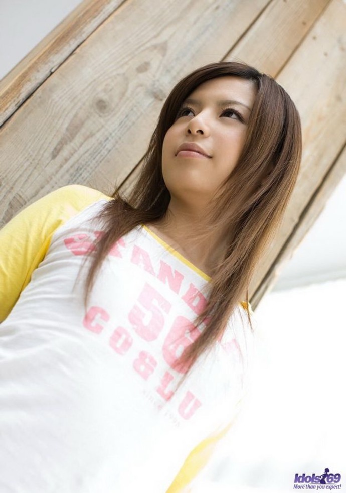 Sexy Japanese Schoolgirl 01