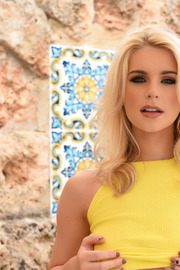 Glamour Girl Jess Davies