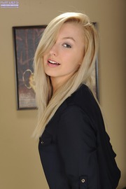 Horny Blonde Alexa Grace 