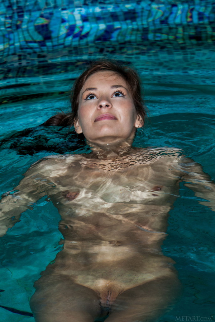 Irina J Shows Her Shaved Pussy 16