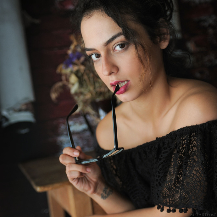 Presenting Joy Lamore 00