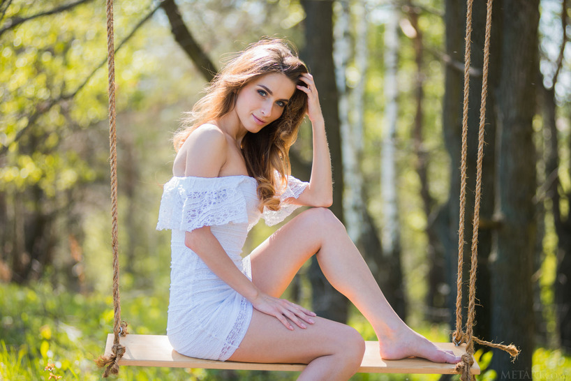 Stunning Ukrainian brunette Cara Mell 01