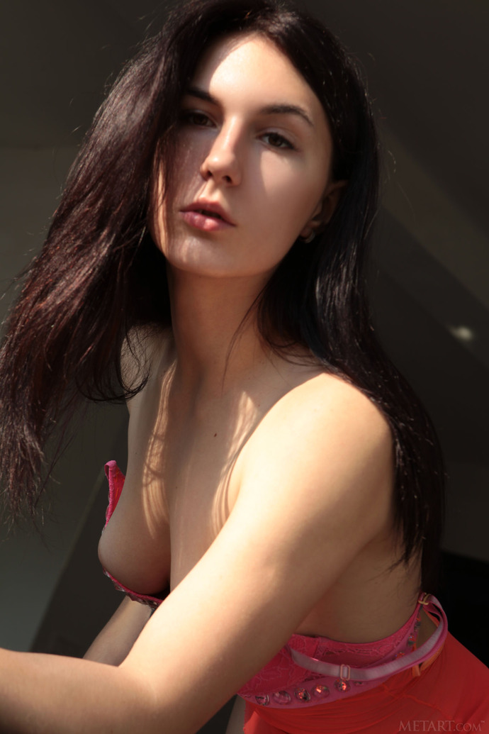 Presenting Luna Didier 02