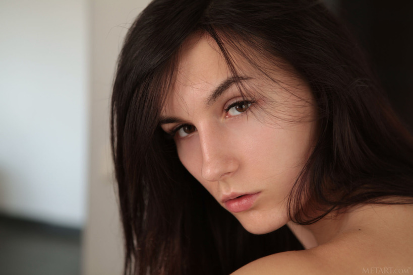 Presenting Luna Didier 04