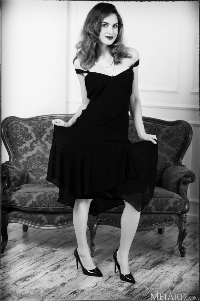 Ecstasy in Monochrome 02
