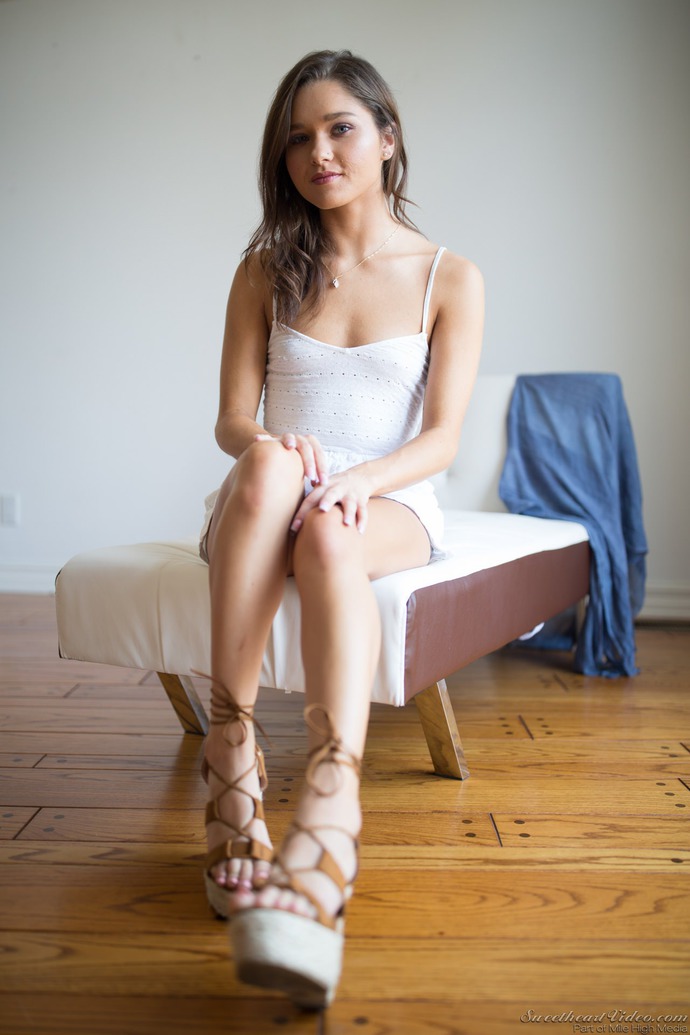 Stripping Zoe 02