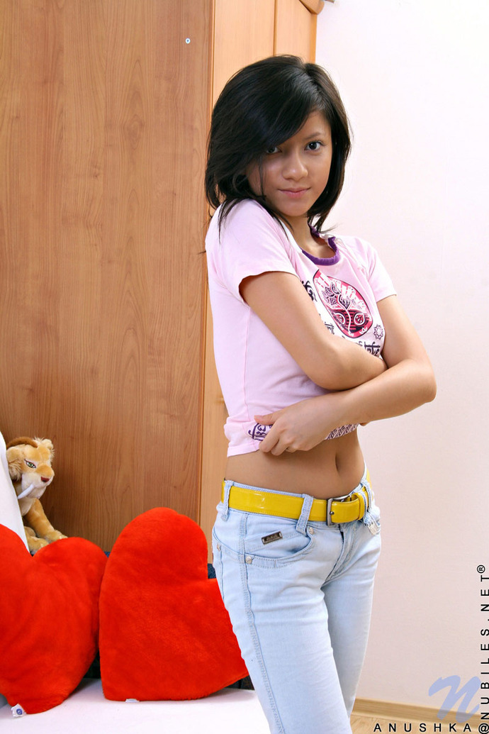 Anushka Pinky Pussy 00