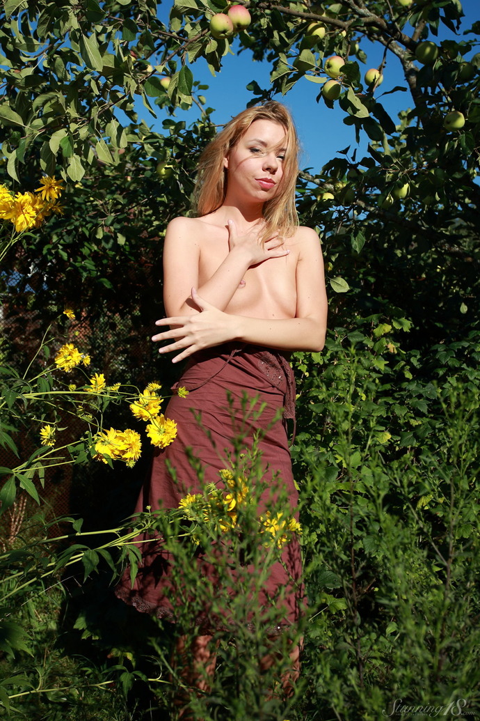 Under the apple tree 02