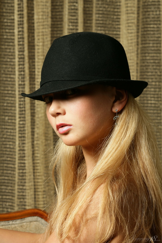 Fashion model in hat 05