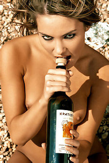 Natural Nude Beauty Babe Posing By The Sea