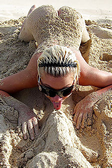 Hot Babes On The Beach