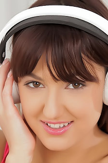 Suzy Rainbow In Sweet Suzy