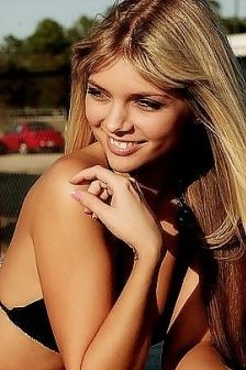 Jana Shows Off Her Curves