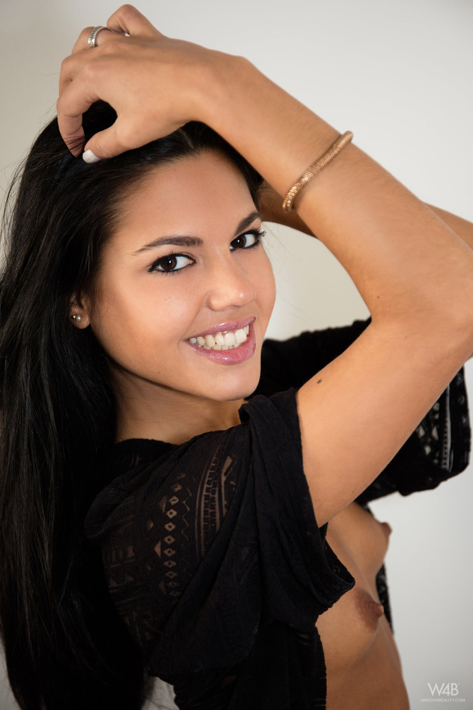 Cute Apolonia 00