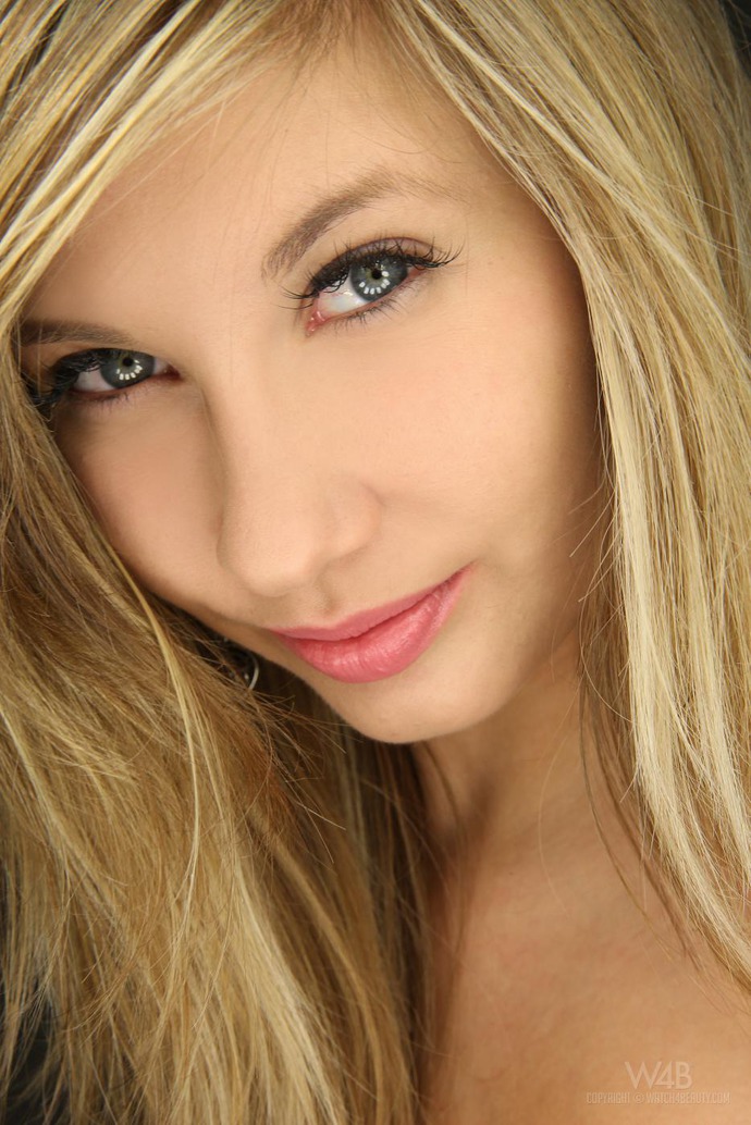 Holly Anderson 04